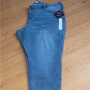 Women’s Ava & Viv (26W) Regular Length Light Wash Stretch Denim Mid-Rise. NWT.